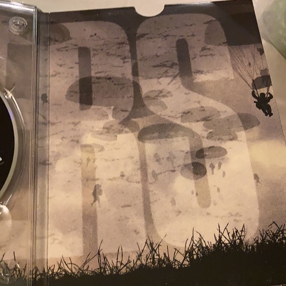 Band of Brothers DVD 6 disc collection in a tin box - Picture 8 of 16